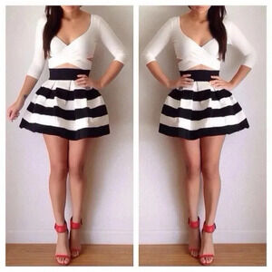 Express | Pleated Black & White Wide Stripe High Waisted Skirt Size XS